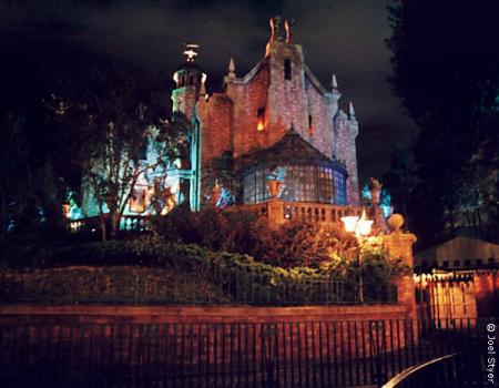 La légende des lieux hantés de Disneyland